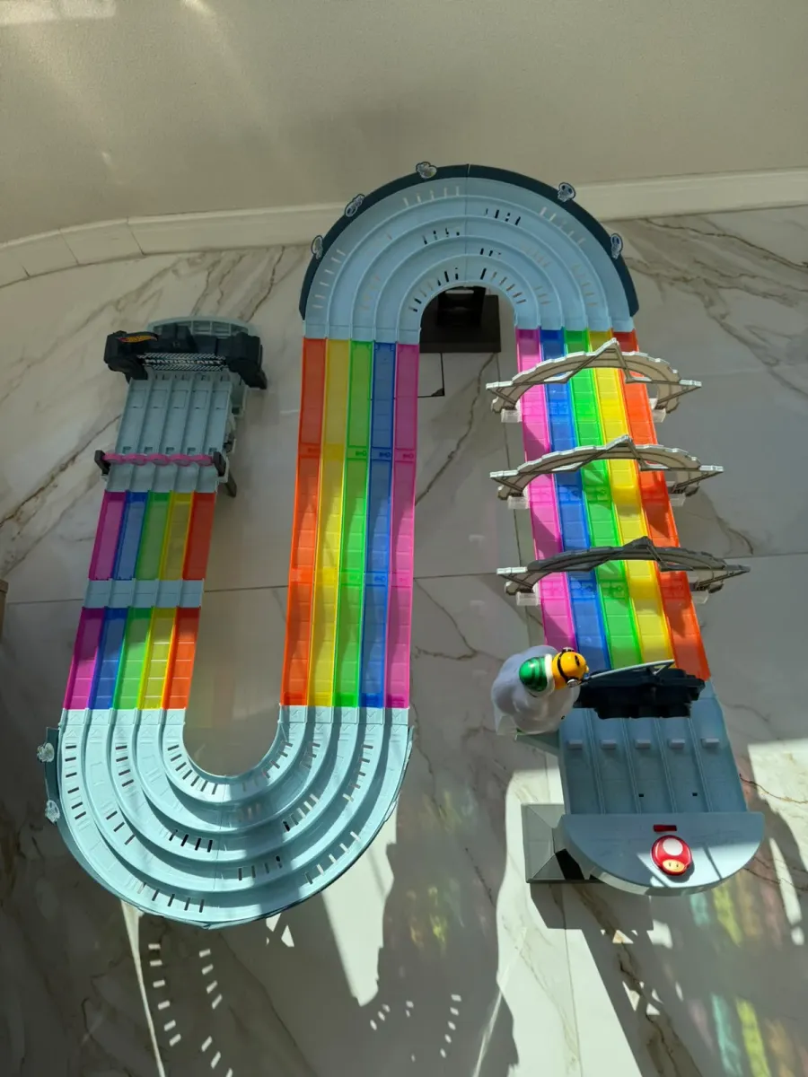 Hot Wheels Mario Kart — Pista Rainbow Road