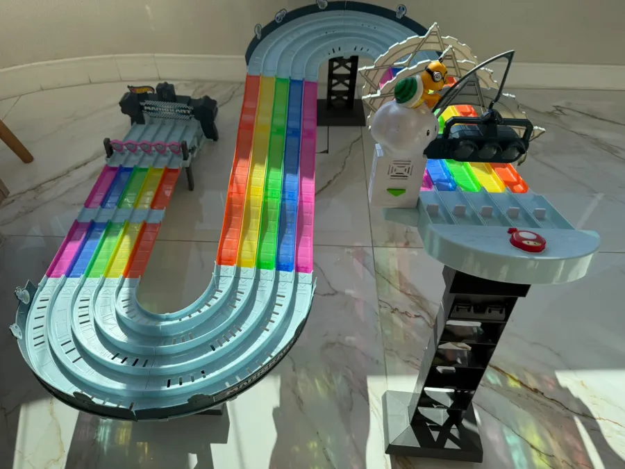 Hot Wheels Mario Kart — Pista Rainbow Road