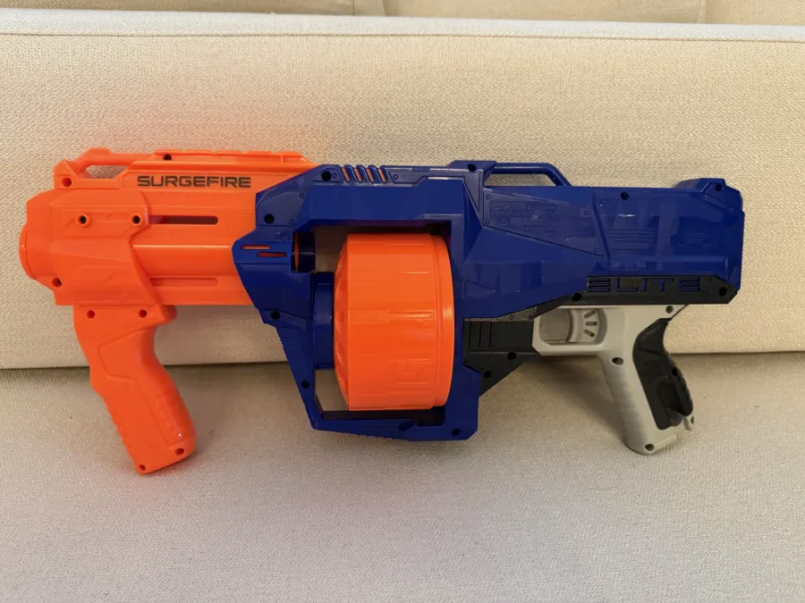 Nerf Elite Surgefire — Lançador de Dardos (tambor 15)
