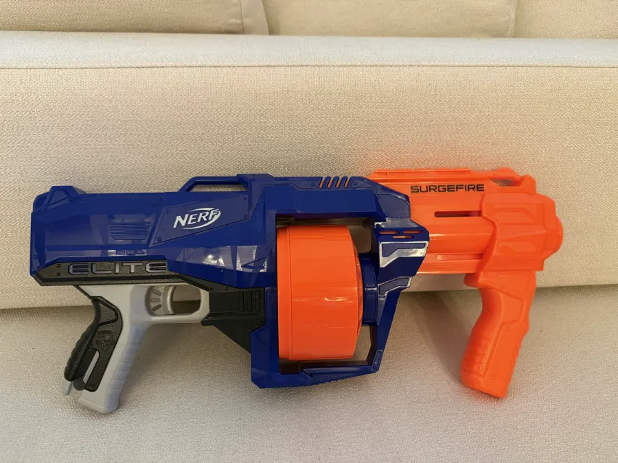 Nerf Elite Surgefire — Lançador de Dardos (tambor 15)