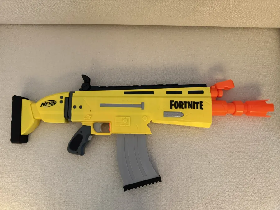 Nerf Fortnite AR-L — Lançador Motorizado (SCAR)