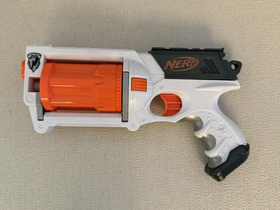 Nerf N-Strike Maverick REV-6 — Revólver 6 Dardos